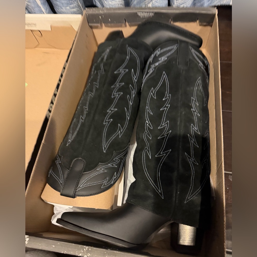 Dingo Black Suede Heeled Boots